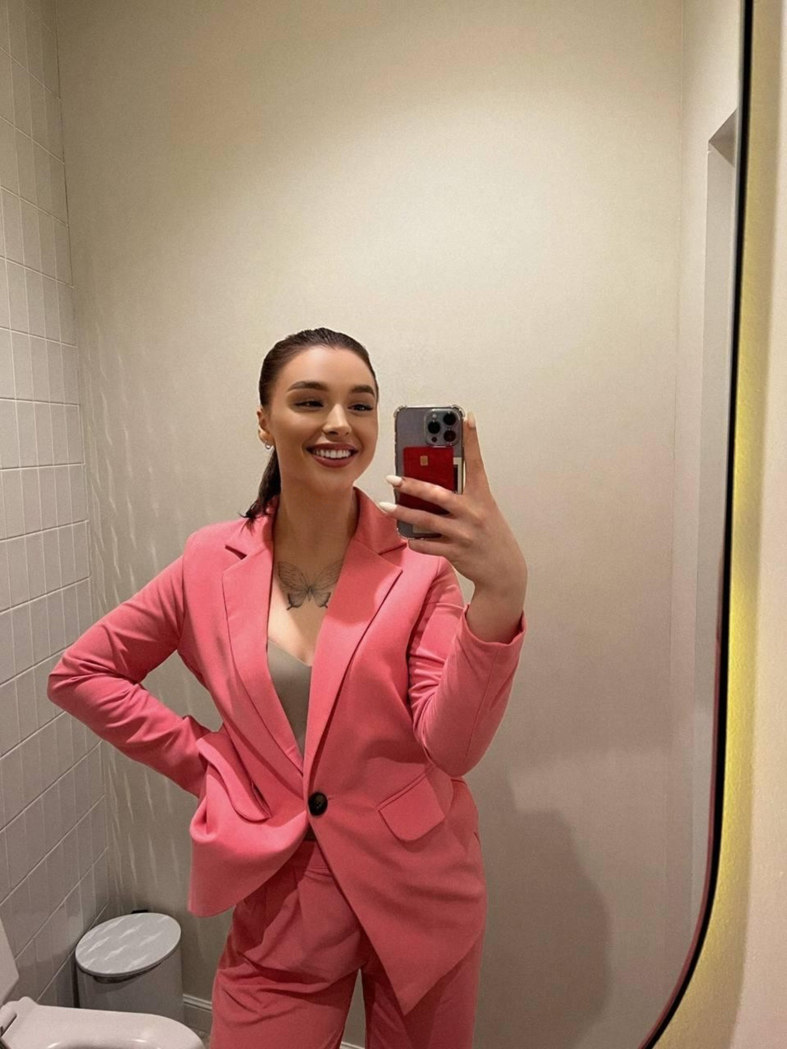 Jadyn Female,Tall,German,Red,Filipino
