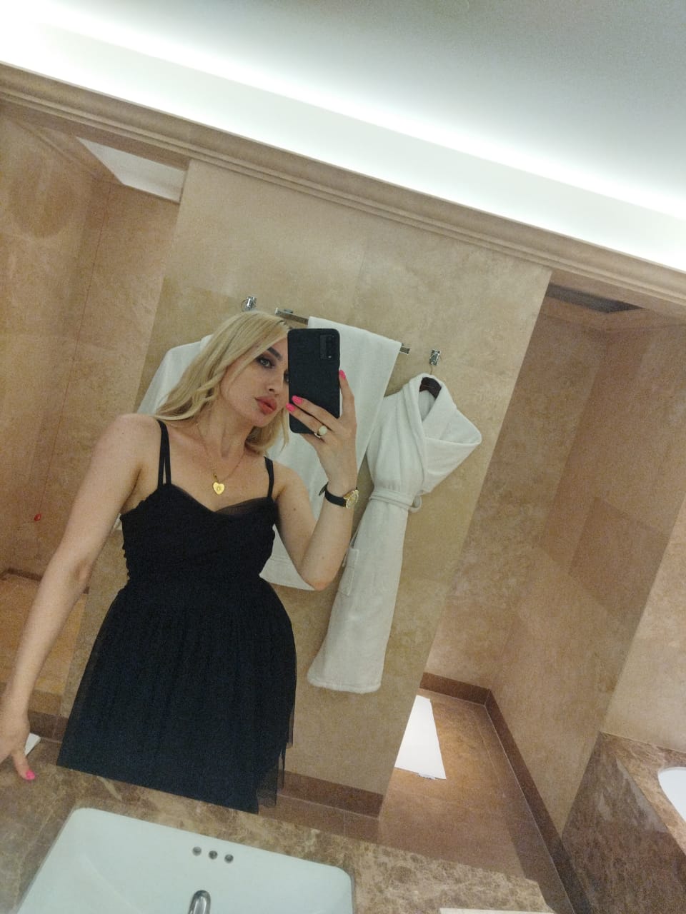 YOUNG1Jade 5'3 or under(160cm),Bisexual,Tall,Spanish,Blue