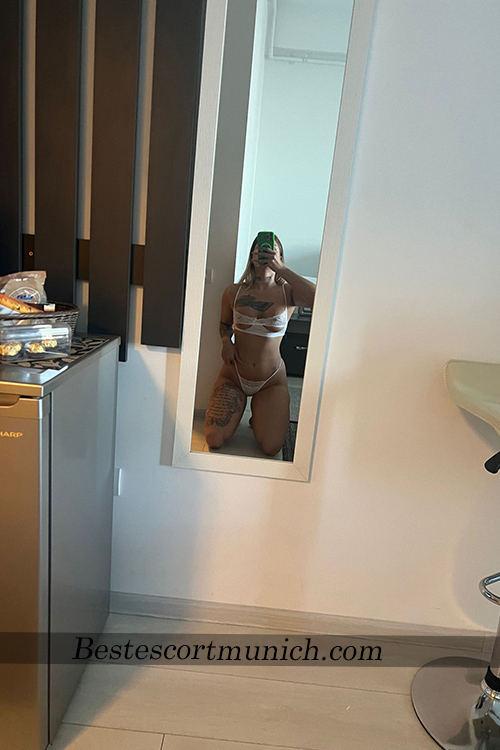 IvyBabe0 Bisexual,Tall,Spanish,Hazel,Transsexuals