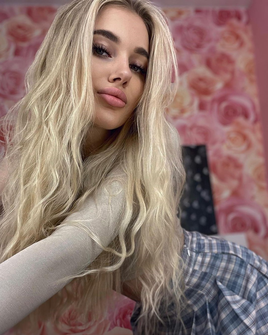 NEWBABE1Miya 5'3 or under(160cm),Bisexual,Tall,Blonde,Black